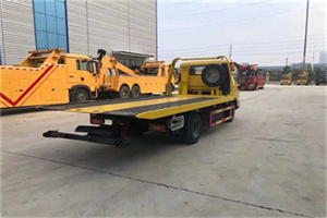 西工非事故拖车