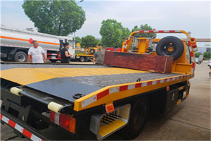 西工附近拖车电话号码服务